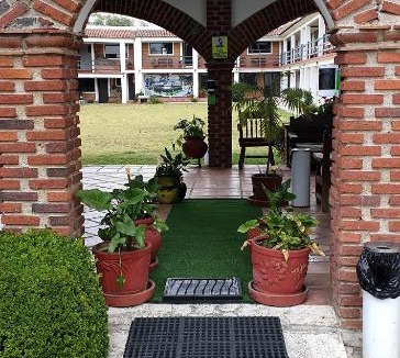 Villa del Carbon Hotel | Hotel Los Sauces