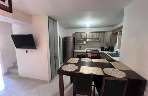 Torreon House | House in residential area, near TSM