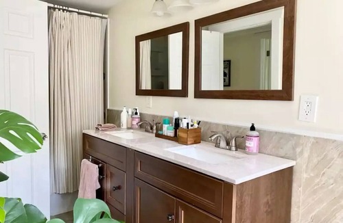 Walden House | Hudson Valley Charming Cozy Farmhouse