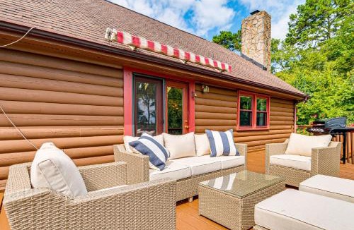 Semora House | Hyco Lake Escape w/Deck & Dock: Families Welcome!