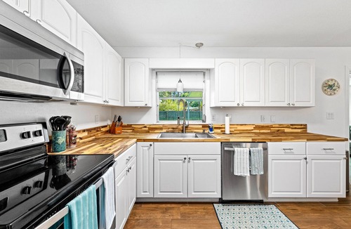 New Smyrna Beach House | Iconic Sea Turtle Home Entire House, sleeps 6-7, minutes from the beach.
