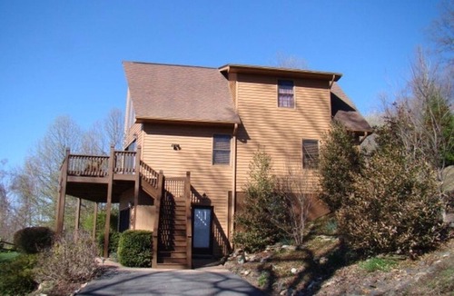 Cana Cabin | Immaculate Cedar Wood-Sided Cabin in Cascade Mountain Resort w/Dramatic Views