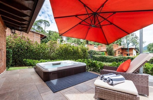 Valle de Bravo House | Incredible Property with Huge Garden and Pool!