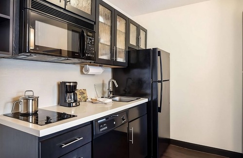 Morris Plains House | Indulge in Home-Like Comfort! Near Morristown National Historic Park