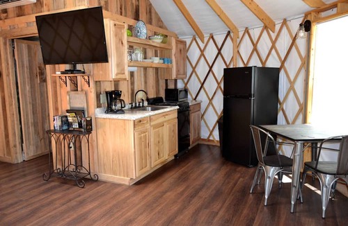 Glen Lyn Cabin | Intimate Yurt Rental Ideal for Romantic Glamping in Virginia