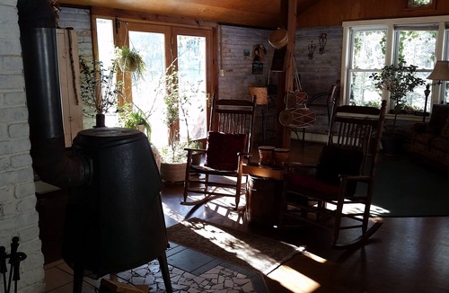 Catawissa Cottage | Ivy Cottage -Central Pennsylvania-Creekside