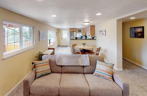 Friendly House | Jefferson Joy