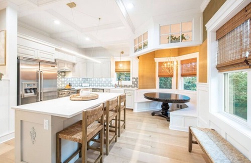 Mount Pocono House | King&Queen of the Poconos: Near Camelback&Kalahari