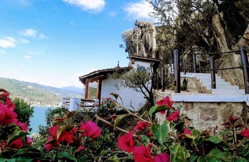 La Capilla House | La Bellísima Suite de la Tribulacion ~ Amazing Views Of The Lake!