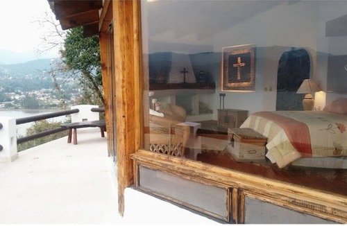 La Capilla House | La Bellísima Suite de la Tribulacion ~ Amazing Views Of The Lake!