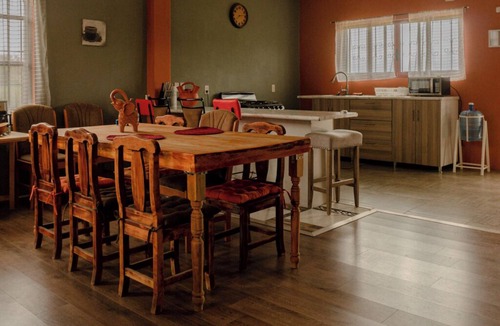 Agencia Municipal Santa Cruz House | La Casa De Cristal. Pet friendly and confortable