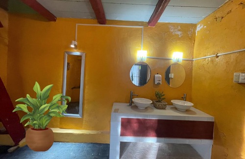 Campeche Hostel | La Casa de la 12 Hostel Bajo Costo