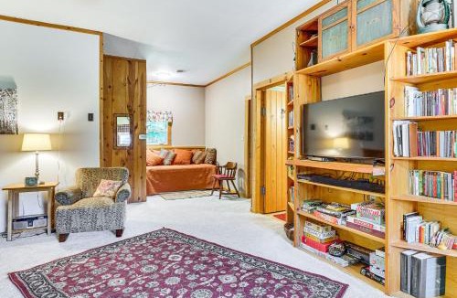 Dakota House | La Crescent Cottage on Minnesota Bluffs w/View!