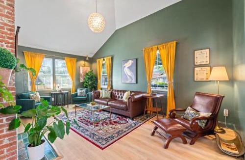 Lincolnville House | La Rêverie - Historical Chic, Downtown Boutique