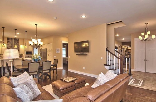 Carbondale House | Lakefront Luxury Retreat at Crystal Lake– Fire Pit Fern hall hiking Game Room