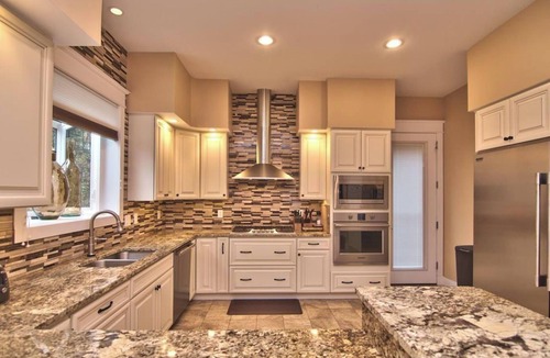 Carbondale House | Lakefront Luxury Retreat at Crystal Lake– Fire Pit Fern hall hiking Game Room