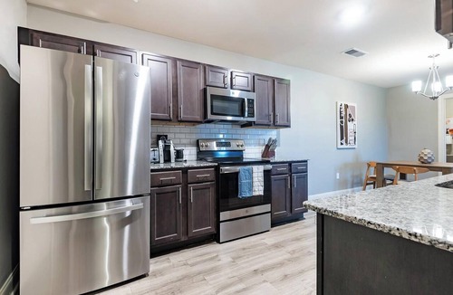 Cocoa Apartment | Landing | Amazing 3BD, Pool, Gym