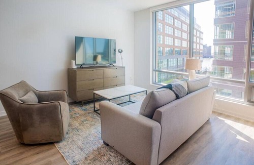 Little Italy Apartment | Landing at 1405 Point - 1 Bedroom in Fells Point