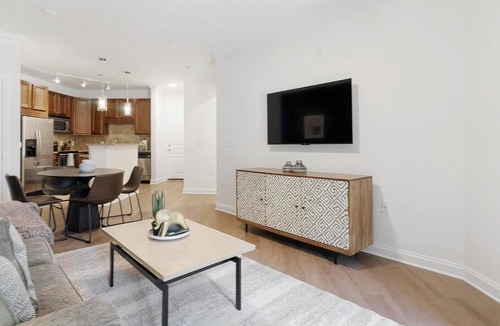 Cary Apartment | Landing | Beautiful 1BD, Courtyard, Gym