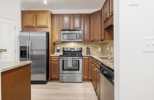 Cary Apartment | Landing | Beautiful 1BD, Courtyard, Gym