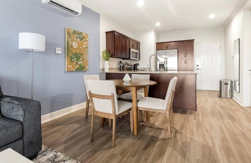 Johnstown Apartment | Landing | Beautiful 2BD, Gym, Yoga Studio