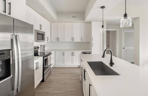 Franklin Apartment | Landing | Chic 2BD in Cool Springs