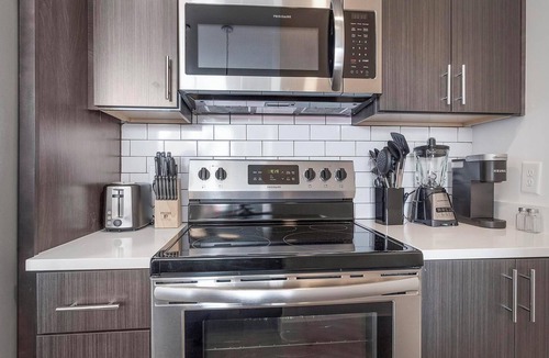 Richmond Apartment | Landing | Chic 2BD, Pool, Clubhouse