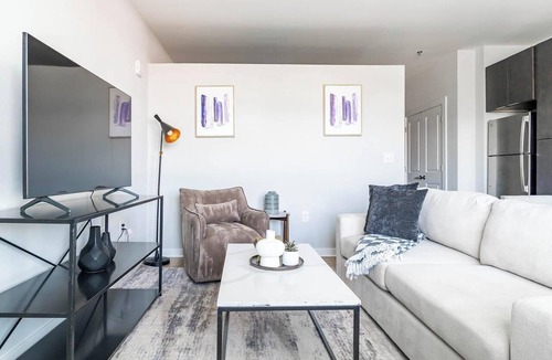 Downtown Apartment | Landing | Chic Studio, Pool, Yoga Studio