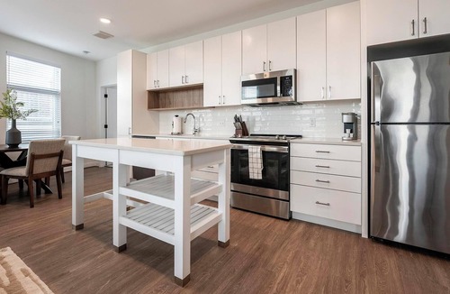 Old Town West Apartment | Landing | Incredible 2BD, Gym, Courtyard