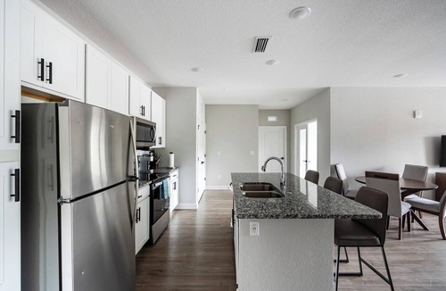 Port Malabar Apartment | Landing | Incredible 2BD, Pool, Gym