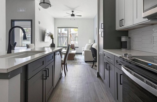 Southbank Apartment | Landing | Incredible 1BD, Rooftop Lounge, Gym