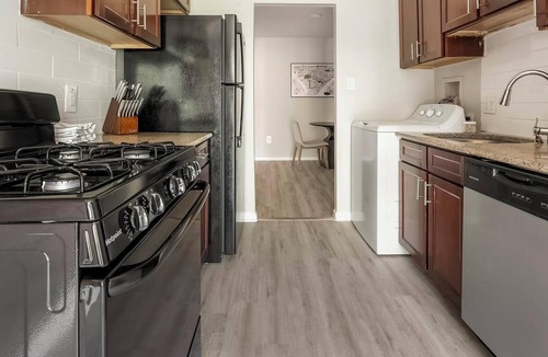 Greenbelt Apartment | Landing | Modern 2BD, Gym, Pool