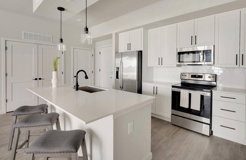 Franklin Apartment | Landing | Modern 2BD in Cool Springs