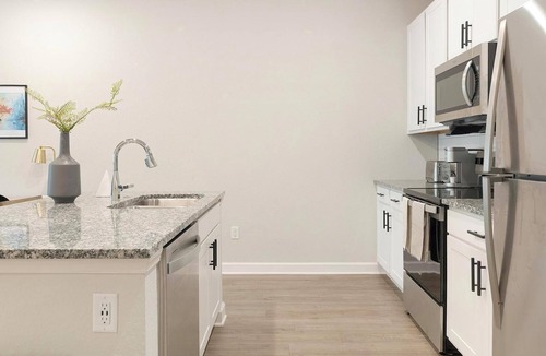 Port Malabar Apartment | Landing | Spectacular 1BD, Gym, Pool