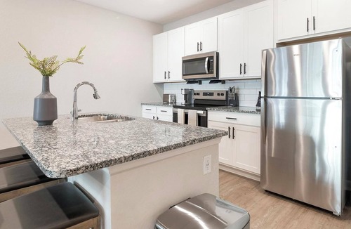 Port Malabar Apartment | Landing | Spectacular 1BD, Gym, Pool