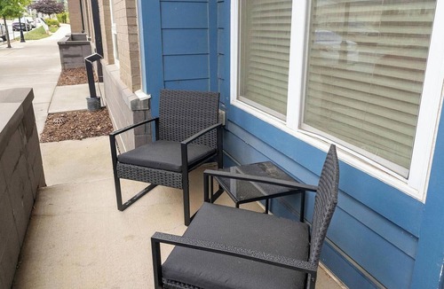 Optimist Park Apartment | Landing | Spectacular 2BD, Gym