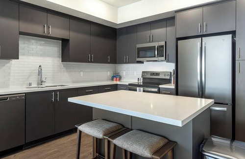 Bath Beach Apartment | Landing | Spectacular Studio in Bath Beach