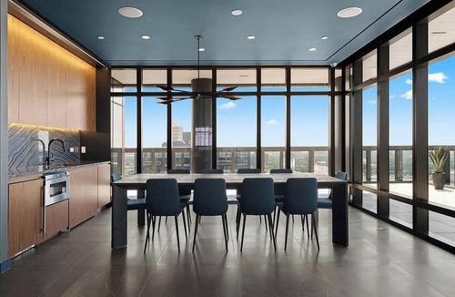 Bath Beach Apartment | Landing | Spectacular Studio in Bath Beach