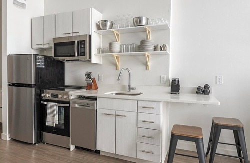 River North Art District Apartment | Landing | Spectacular Studio, Gym, Clubhouse