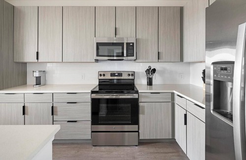 Ono Island Apartment | Landing | Spectacular 1BD, Yoga Studio, Gym
