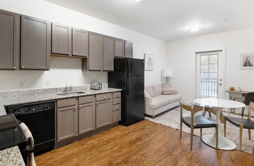 Church Hill Apartment | Landing | Stunning 1BD, Rooftop Lounge, Pool