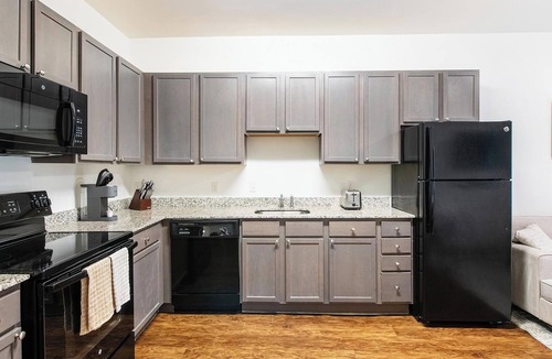 Church Hill Apartment | Landing | Stunning 1BD, Rooftop Lounge, Pool
