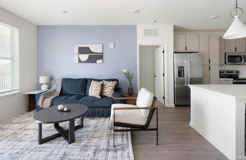 Ono Island Apartment | Landing | Stunning 2BD, Clubhouse, Pool