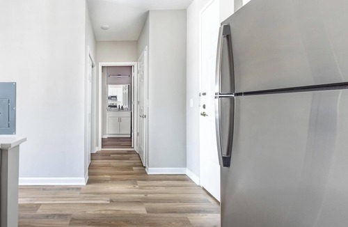 Raritan Apartment | Landing | Stunning 2BD, Tennis Court, Clubhouse