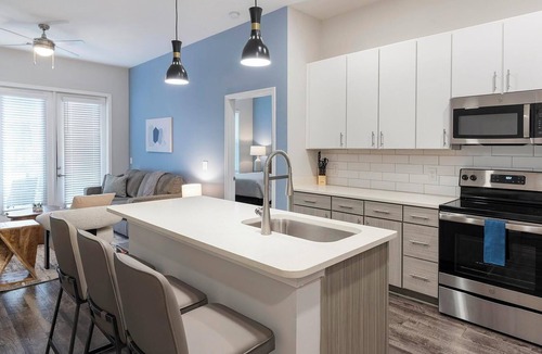 Charlotte Apartment | Landing | Stunning 2BD, Pool, Gym