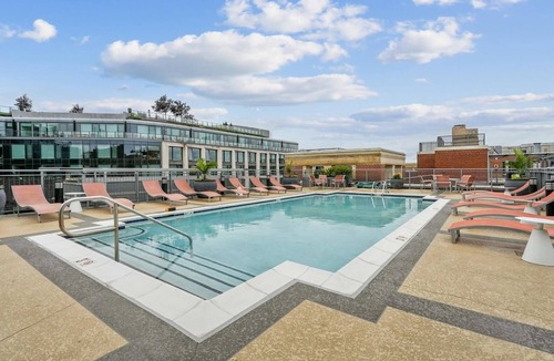 Navy Yard Apartment | Landing | Stunning 2BD, Courtyard