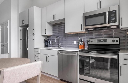 Downtown Apartment | Landing | Stylish 1BD, Courtyard, Gym
