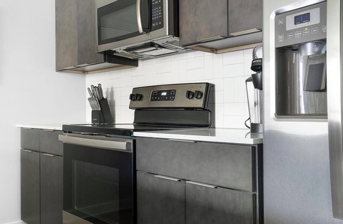 Downtown Apartment | Landing | Stylish 1BD, Pool, Courtyard