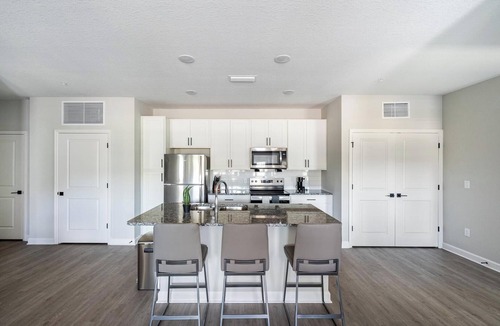 Port Malabar Apartment | Landing | Stylish 2BD, Gym, Pool