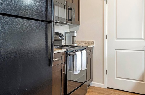 Central West End Apartment | Landing | Stylish 2BD, Pool, Gym